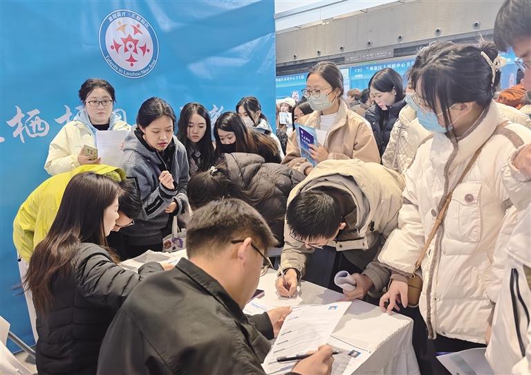 兰州新区举办2026年春风行动人才大会