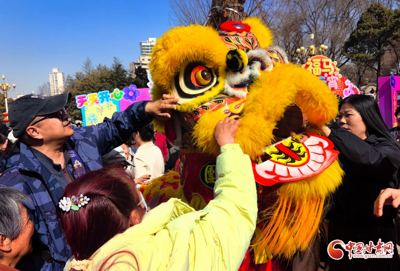 传统与现代交融 共庆元宵佳节