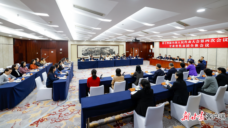 【甘快看】胡昌升任振鹤在甘肃代表团驻地看望女代表 向全省各族各界妇女致以节日祝福和美好祝愿 