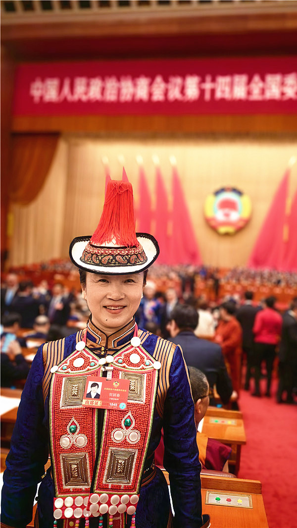 全国政协委员贺颖春：以美润心促进青少年全面发展