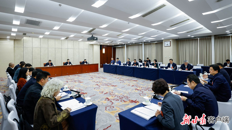 甘肃代表团举行小组会议 审议关于全国人大常委会工作报告“两高”工作报告的决议草案等