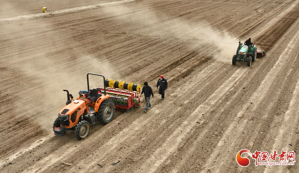 科技赋能小麦播种