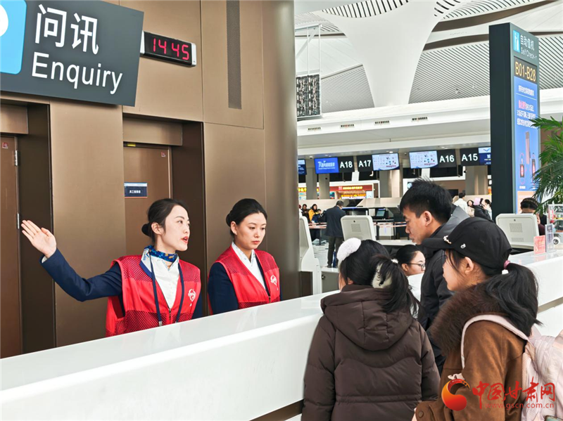 兰州中川国际机场服务焕新：一抹“小红”暖空港 人文相伴畅旅途