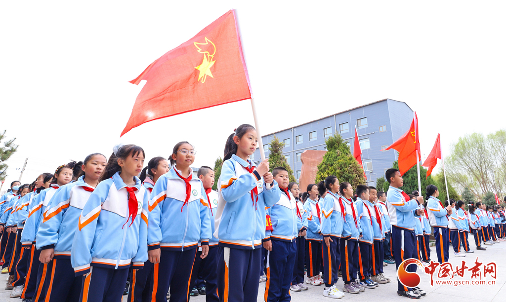 【网络中国节·清明】张掖：鲜花祭英烈