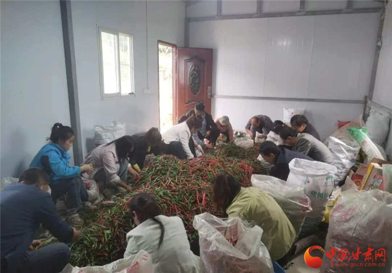 甘肃省市区市场监管部门三级联动 开展“五一”节前特种设备与食品安全执法检查