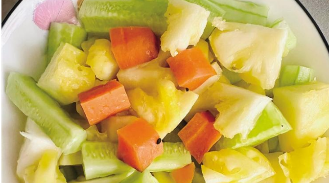 网红“黄瓜拌菠萝”引跟风 商超“赘肉换肉”成热点