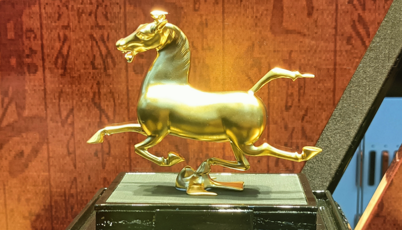 铜奔马踏金而来