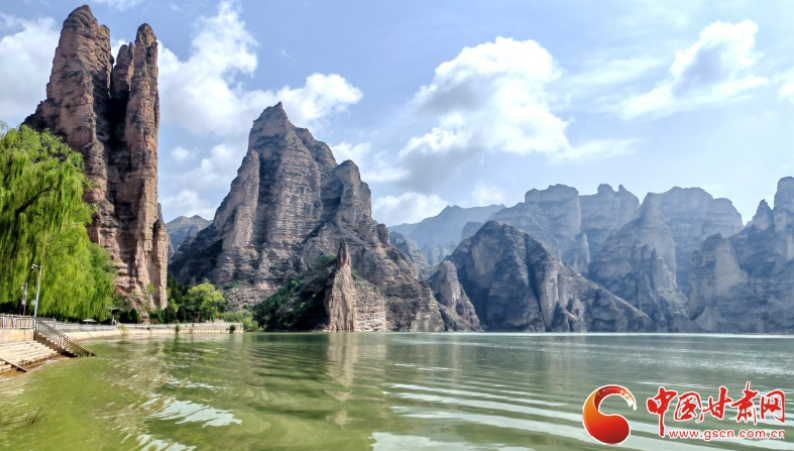 “河”处相逢丨四月的炳灵寺石窟 美成了壁纸