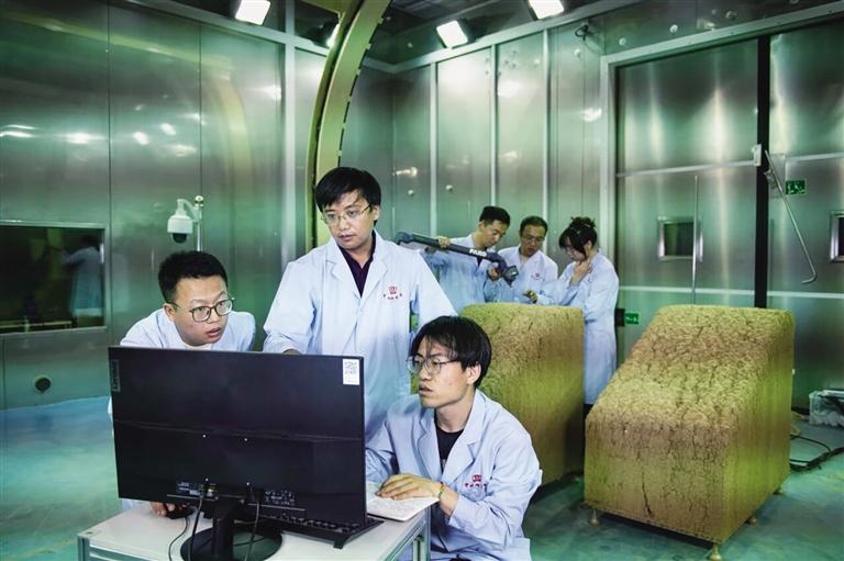 记2026年度新时代青年先锋奖获得者王彦武