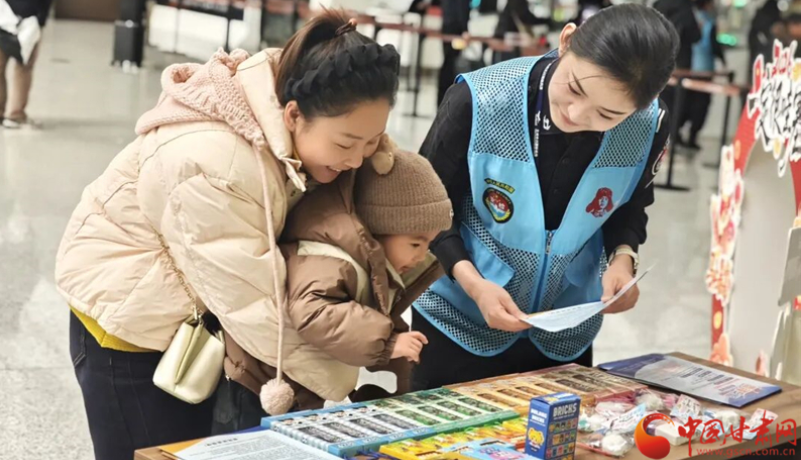 甘肃省五一劳动奖章获得者邸晓彤：柔肩守空港 芳华护远行
