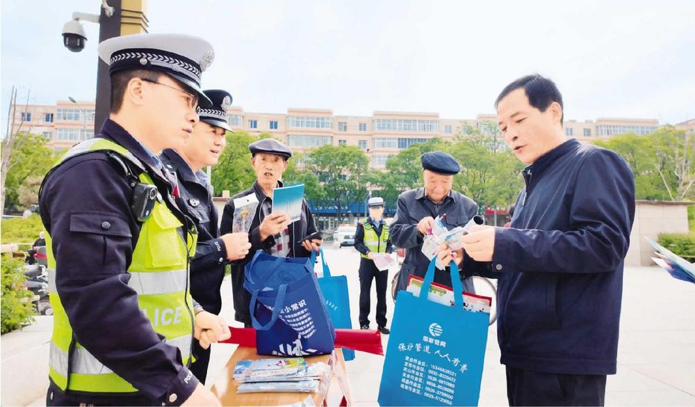定西安定公安开展防灾减灾宣传活动