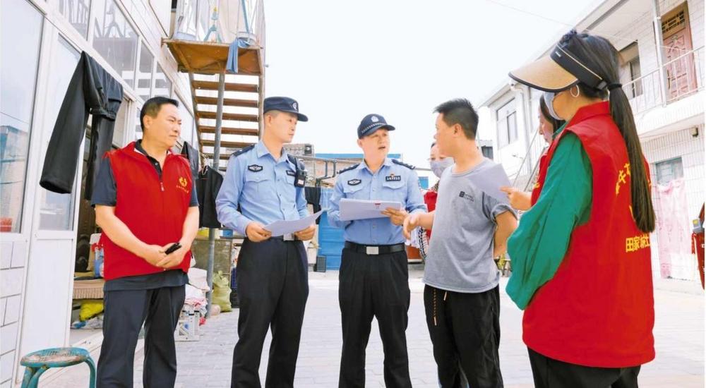 社区警务队织密平安防控网