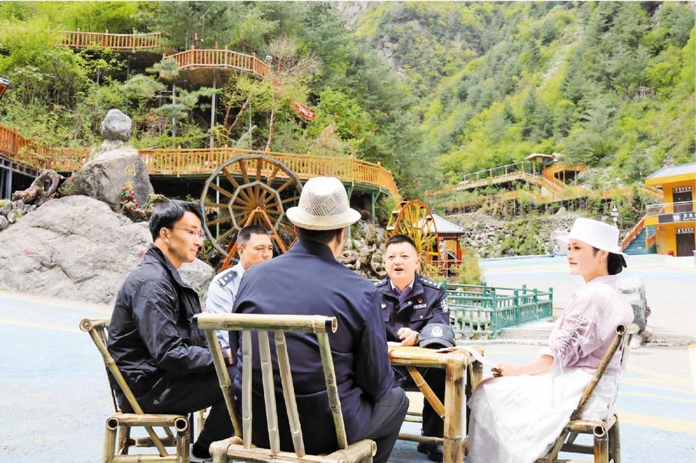 积石山公安走进大墩峡开展民法典普法宣传