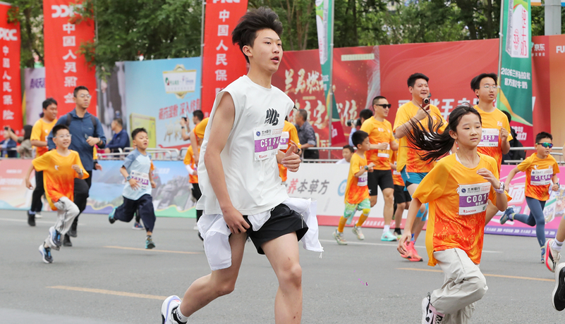 图集|2026兰马“漫跑金城”活动圆满举行 万余名跑者尽览黄河风光