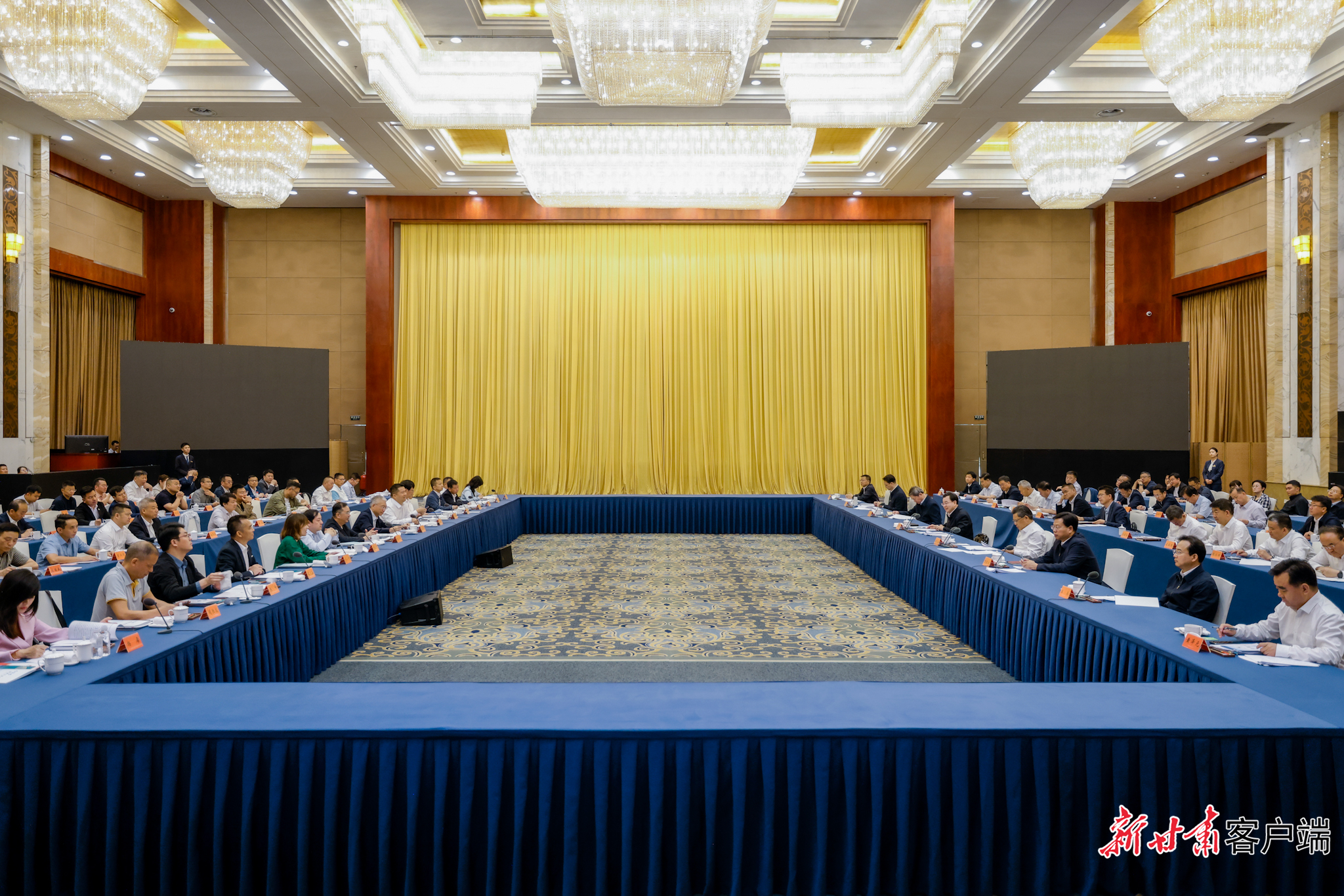 企业考察合作恳谈会举行