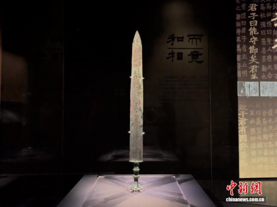 6月5日,“致和——春秋时期的晋与吴”特展在山西博物院青铜分馆开展。图为展览中的吴王余眜剑。胡健 摄