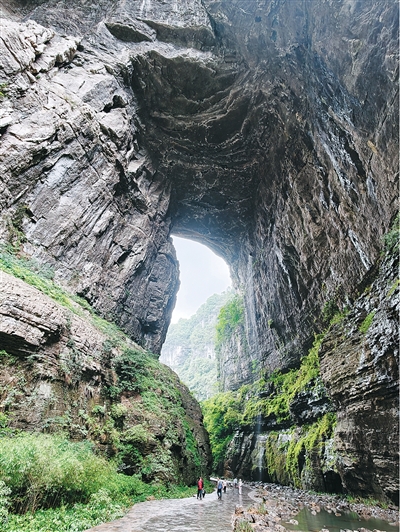 图为重庆市武隆区“天生三桥”之一的天龙桥。 图为重庆市武隆区“天生三桥”之一的天龙桥。