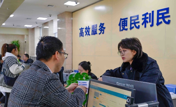 【甘快看·树立和践行正确政绩观】“无感”续证 “有心”服务 兰州新区营商环境再升级