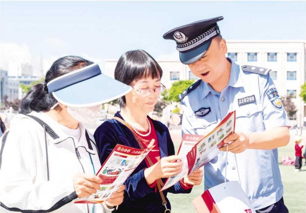 岷县公安局组织开展禁毒宣传活动