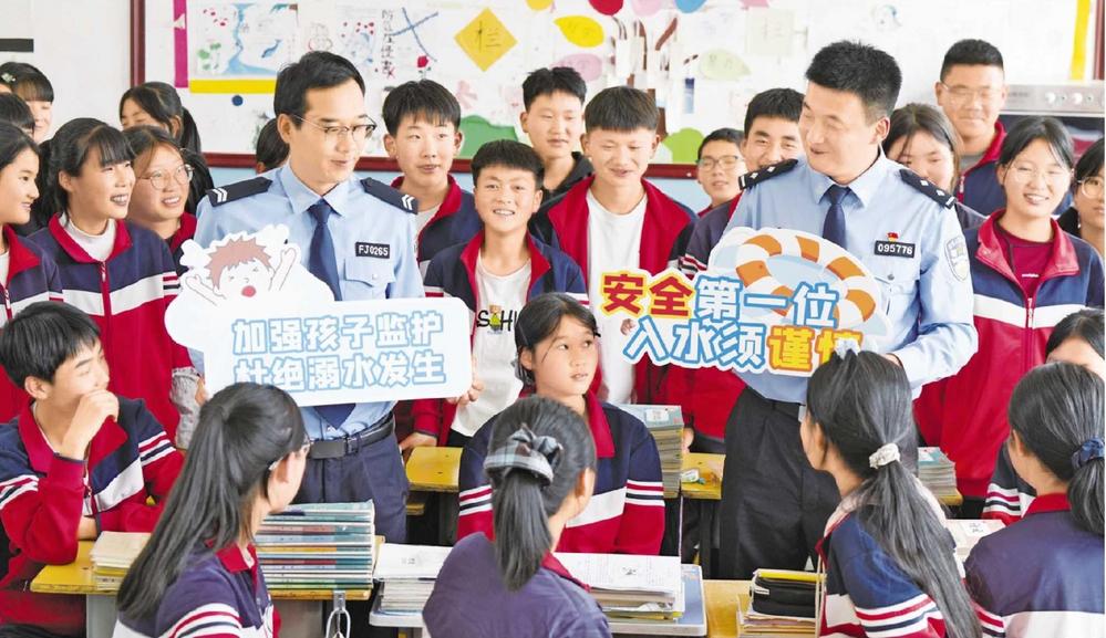 康乐公安走进学校社区开展防溺水安全宣传