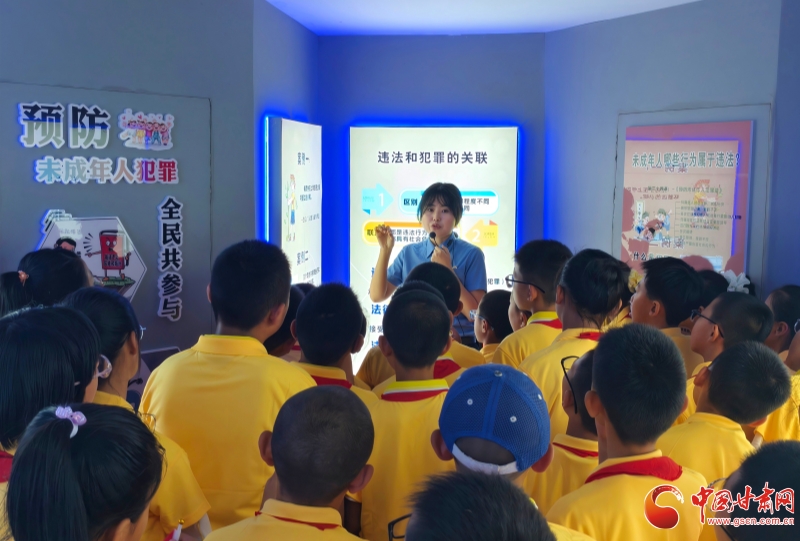 “寻红色足迹·做法治少年”