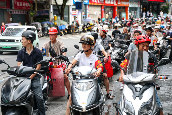 重庆救援汇聚“凡人微光”