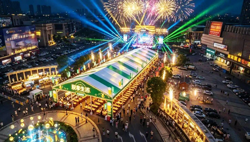 市集多元业态串起郑州夏夜消费新场景。受访者供图
