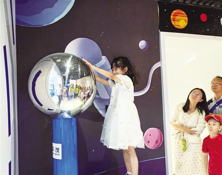 VR逛太空