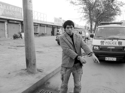 头盔露马脚 甘肃省公安厅督办大案 飞车抢劫 告