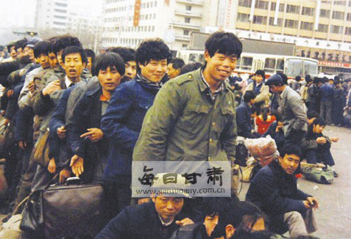 1991年兰州火车站的民工潮