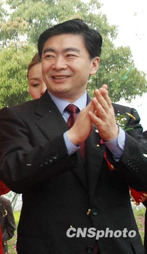 张广宁任广州市委书记王荣任深圳市委书记