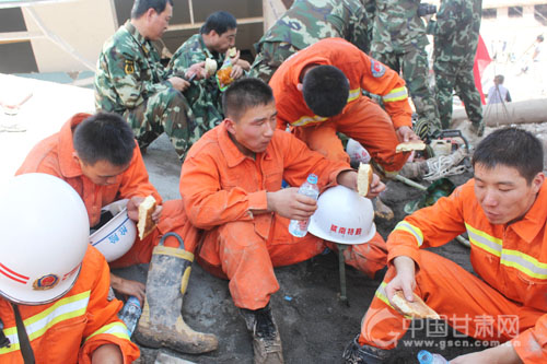 谁是最可爱的人 陇南消防支队舟曲抗洪救灾一