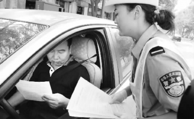 兰州限行第二天 交警劝返1000多辆违规车