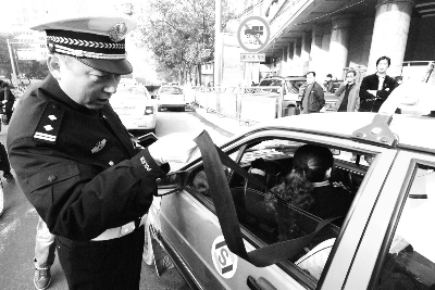 兰州交警开展专项整治行动