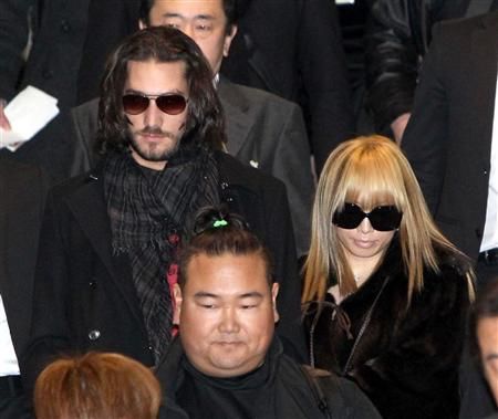 滨崎步公开新婚丈夫甜蜜照片新年工作满档_中国