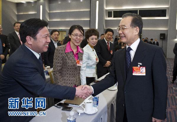 温家宝参加经济、农业界政协委员联组讨论