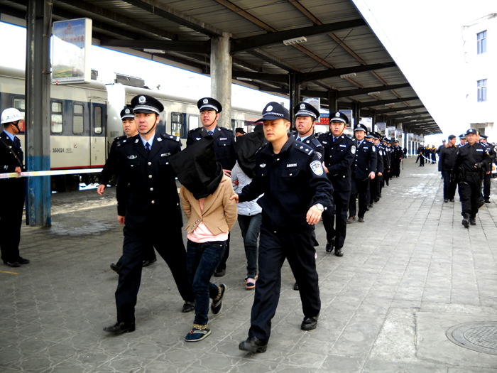 嘉峪关市破获特大电信诈骗案