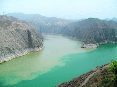 永靖县茅龙峡洮河注入黄河口处,惊现的
