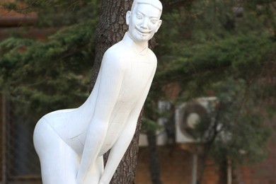 造型独特!性感妩媚版兵马俑现身北京