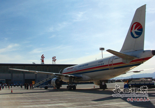 金昌机场铁路同时投用织就立体交通网络