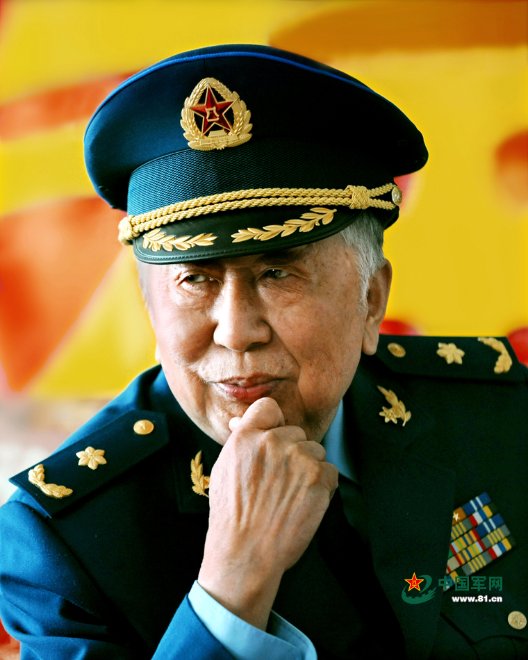 著名艺术家阎肃遗体告别仪式在京举行 万人送别