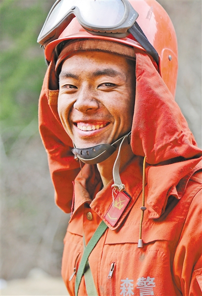 三等功   "这是一种壮举,值得褒奖",武警森林指挥部司令员沈金伦在