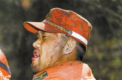 武警甘肃省森林总队张掖支队两名战士现场荣立三等功