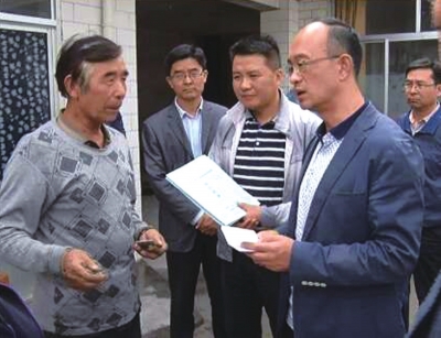 红古区干部走访低保户,危房改造户红古区卫计局组织医疗小分队为农户