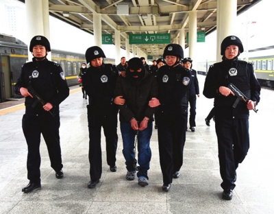 兰州城关公安千里奔袭抓获潜逃6年命案逃犯_社会综合_中国甘肃网