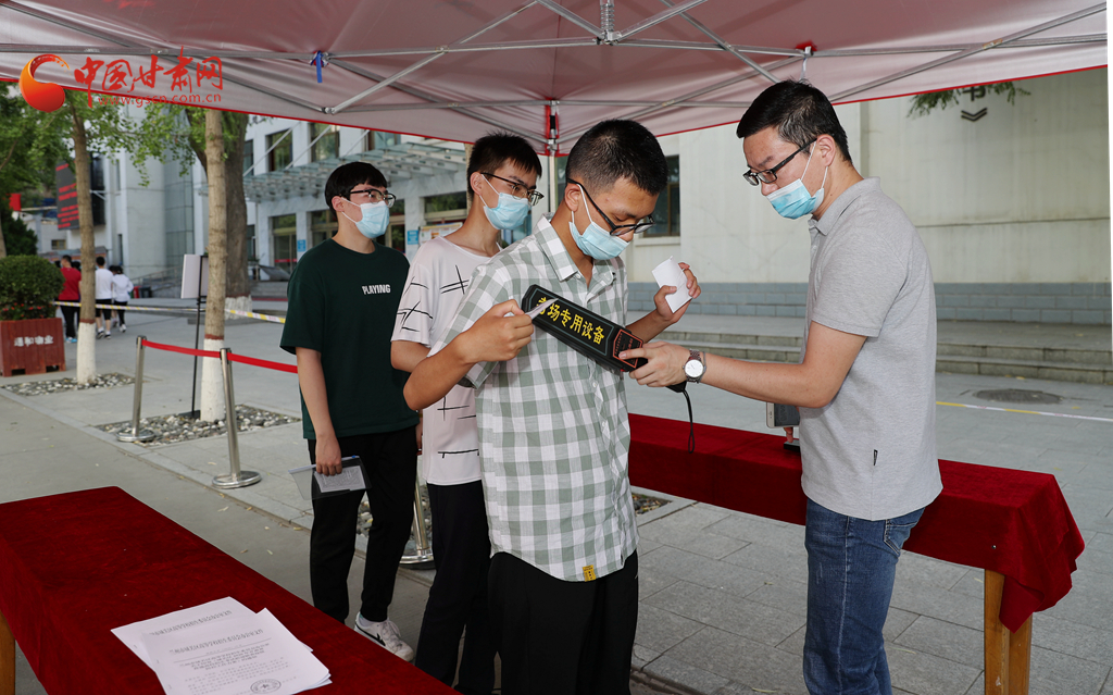 高考几点进考场_2021高考进考场时间要求_高考进考场时间安排
