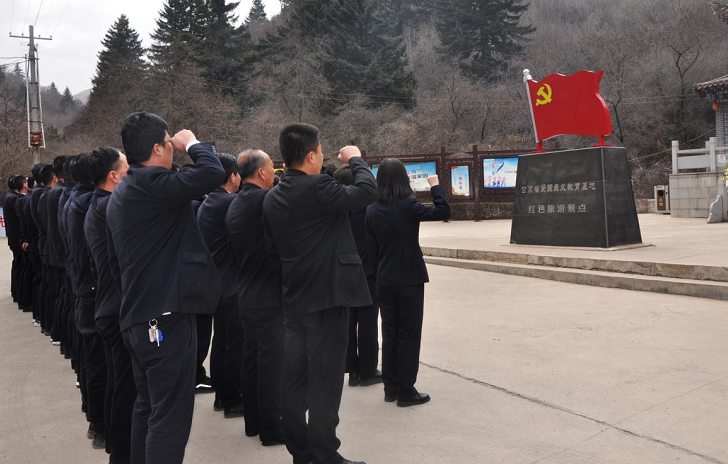 中国甘肃网 财经频道 省内经济 榆中法院组织干警到兴隆山烈士陵园和