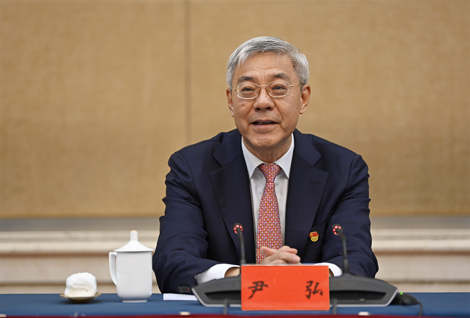 尹弘同甘肃省全国"两优一先"表彰对象和全国优秀县委书记座谈时强调