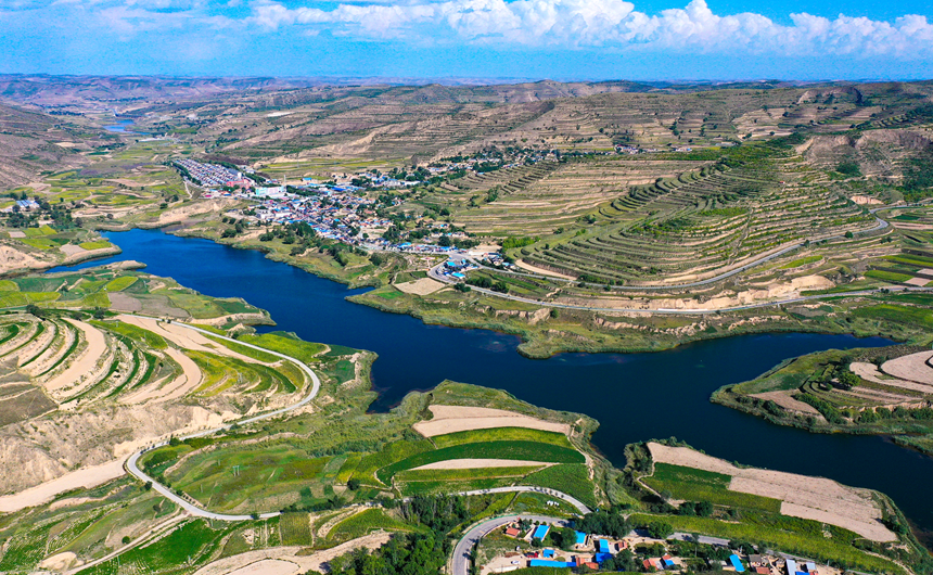 航拍西吉震湖.丁炜勇摄