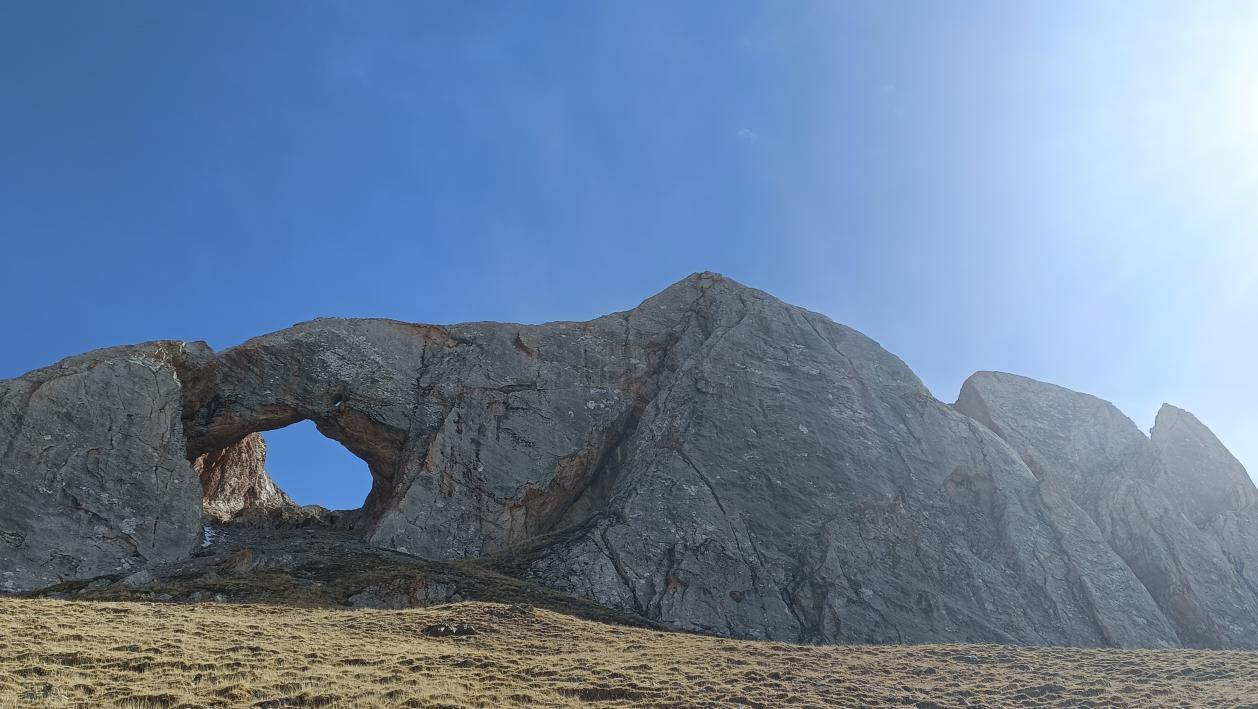 聂恰曲哈希穿洞.青海极地自然资源调查研究院供图